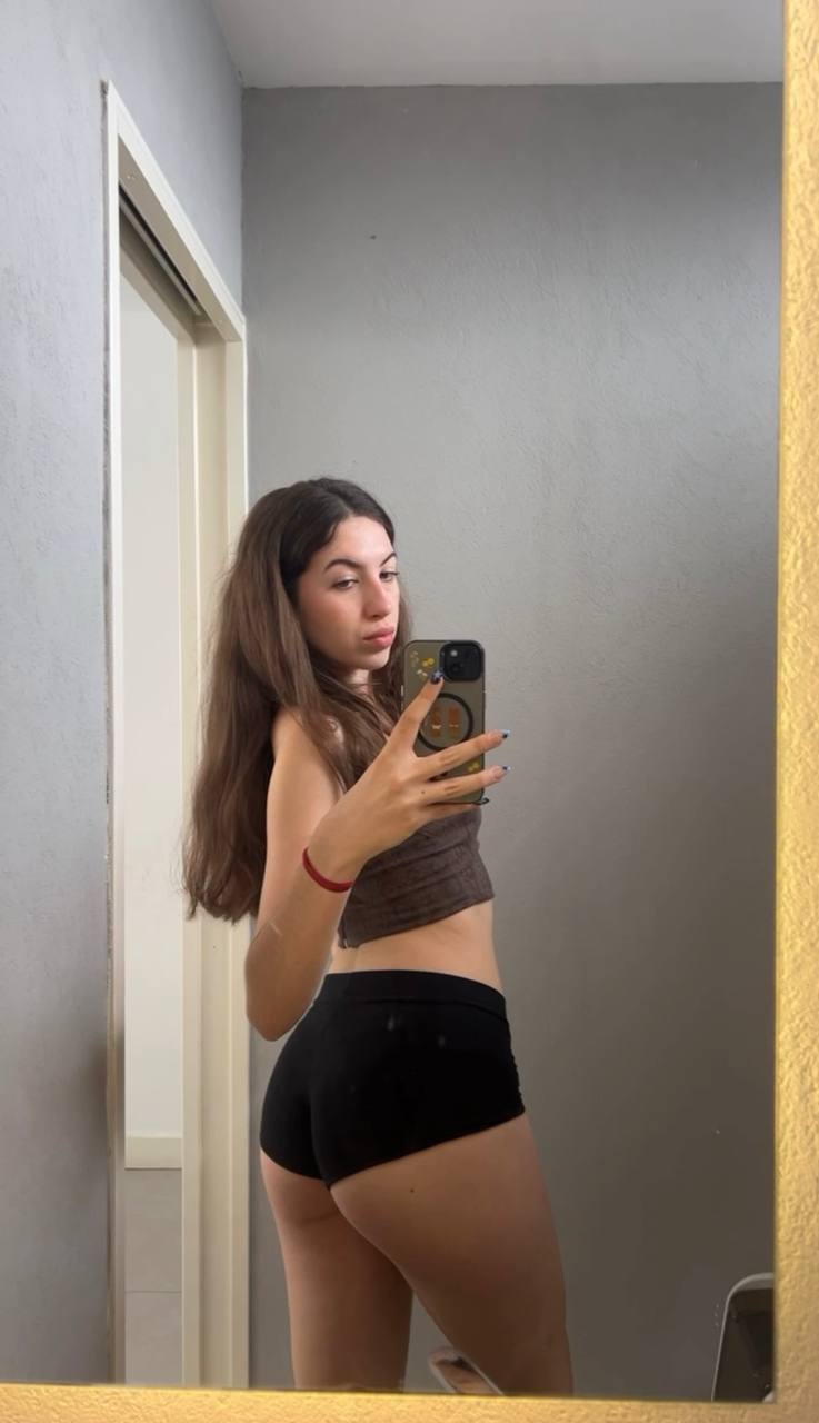 Amber in her underwear in Tegucigalpa