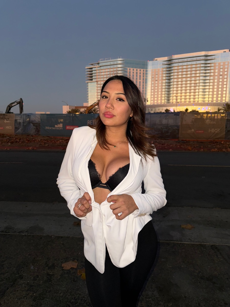 Take a pause and enjoy Ali Cruz — streaming from Tegucigalpa