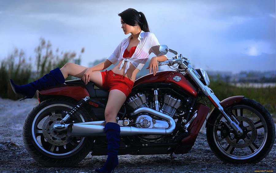 Beautiful girls and motorcycles in Tegucigalpa