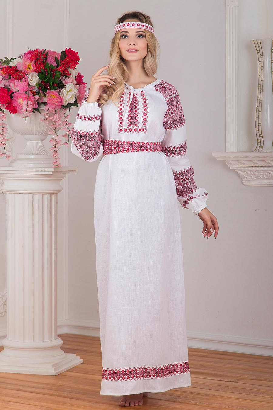 Women in Slavic costumes in Tegucigalpa