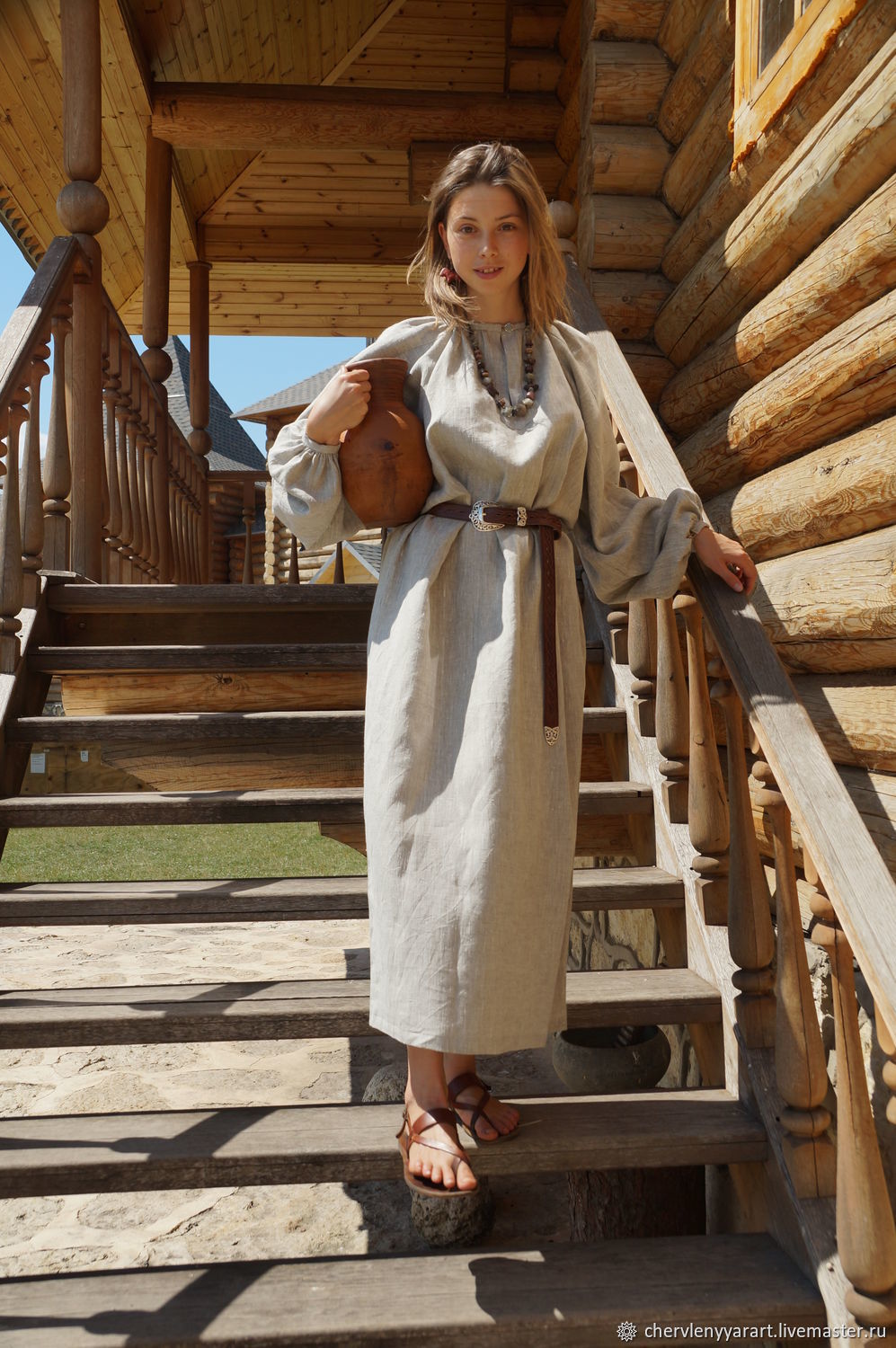 Girls in Slavic costumes in Tegucigalpa